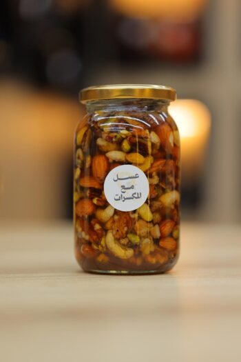 عسل مع المكسرات